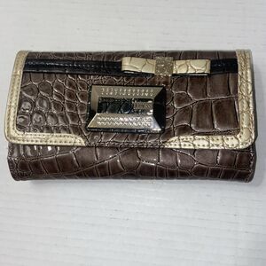 Large Guess Tri-fold Patent Leather Bling Wallet. Good Condition.